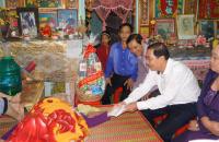 Phó Chủ tịch HĐND tỉnh Nguyễn Kiên Cường, thăm gia đình chính sách huyện U Minh, nhân kỷ niệm 70 năm ngày thương binh - liệt sỹ 27/7