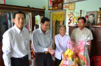 Thăm tặng quà nhân dịp kỷ niệm 68 năm ngày Thương binh liệt sĩ